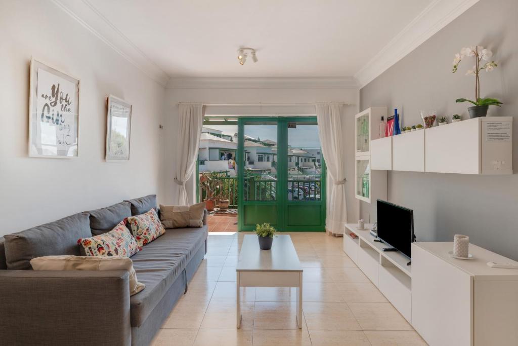 a living room with a couch and a tv at El Gin in Playa Blanca