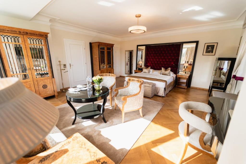 Hotel Schloss Mönchstein - 18