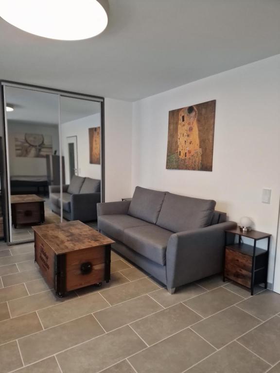 a living room with a couch and a coffee table at Linda's Appartement in Bochum