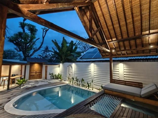 Bazén v ubytování Family Ties The Nest, Your Luxurious Gili Hideaway nebo v jeho okolí