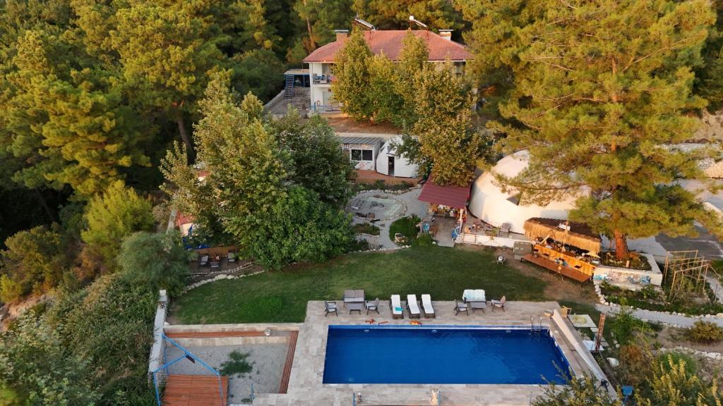 an aerial view of a house with a swimming pool at Albatlos in Yaka