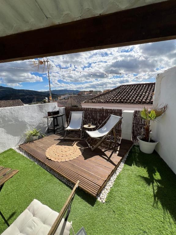 a deck with two chairs and a table on a roof at El Rincón Azul in Jalance
