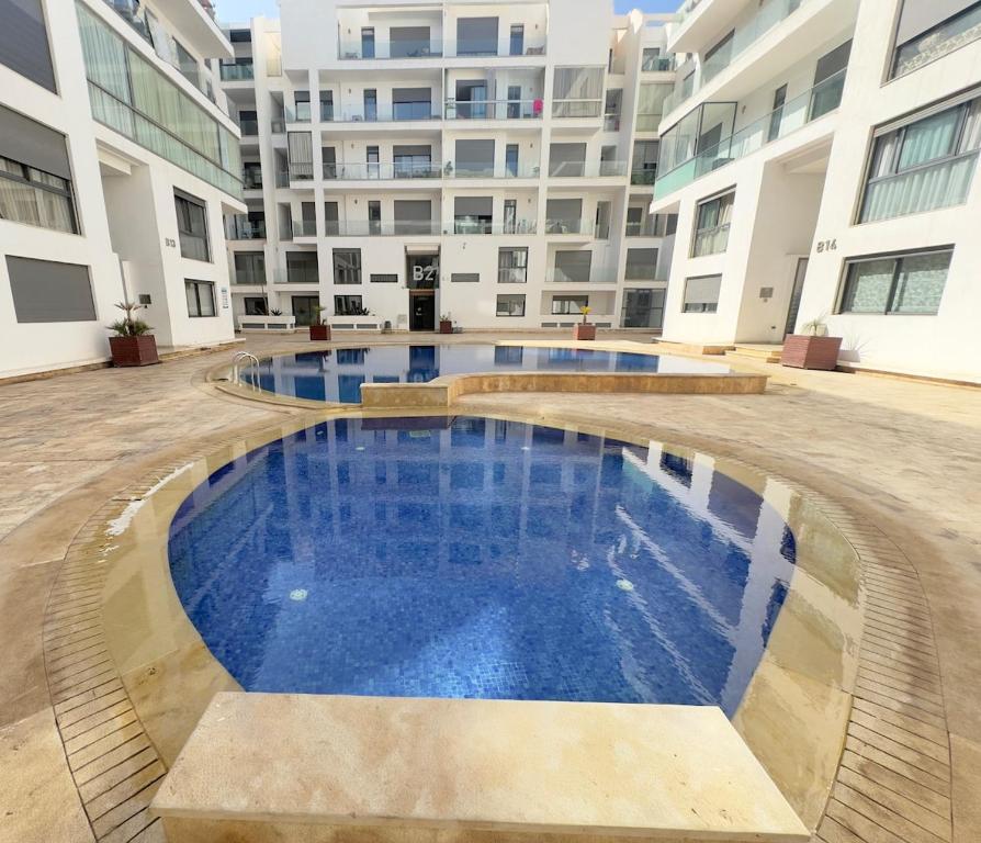 Bazén v ubytování Lux bay nebo v jeho okolí