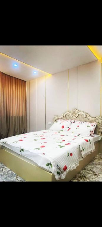 Ένα ή περισσότερα κρεβάτια σε δωμάτιο στο 2х комнатная квартира со всеми удобствами