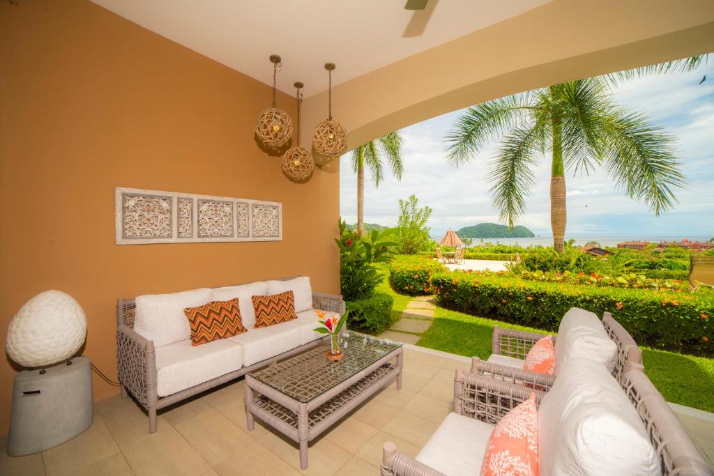 Κήπος έξω από το Miramar 4E 3 bdr Ocean View in Los Suenos