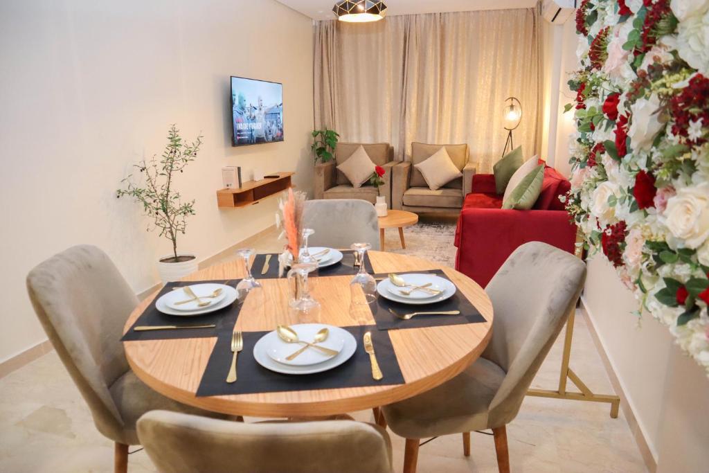 a dining room with a wooden table and chairs at R108- Gorgeous & Cosy Aprt with Wifi, Parking and Gym at the heart of Bourgogne in Casablanca-Port