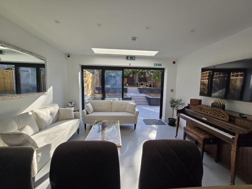 Χώρος καθιστικού στο Comfortable at Albion's House