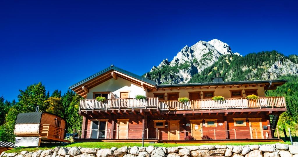 Nespecifikovaný výhled na hory nebo výhled na hory při pohledu z aparthotelu