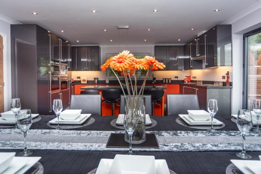 Φωτογραφία από το άλμπουμ του Le Morne – Luxury Coastal Escape with Hot Tub & Sea Views σε Llanddulas