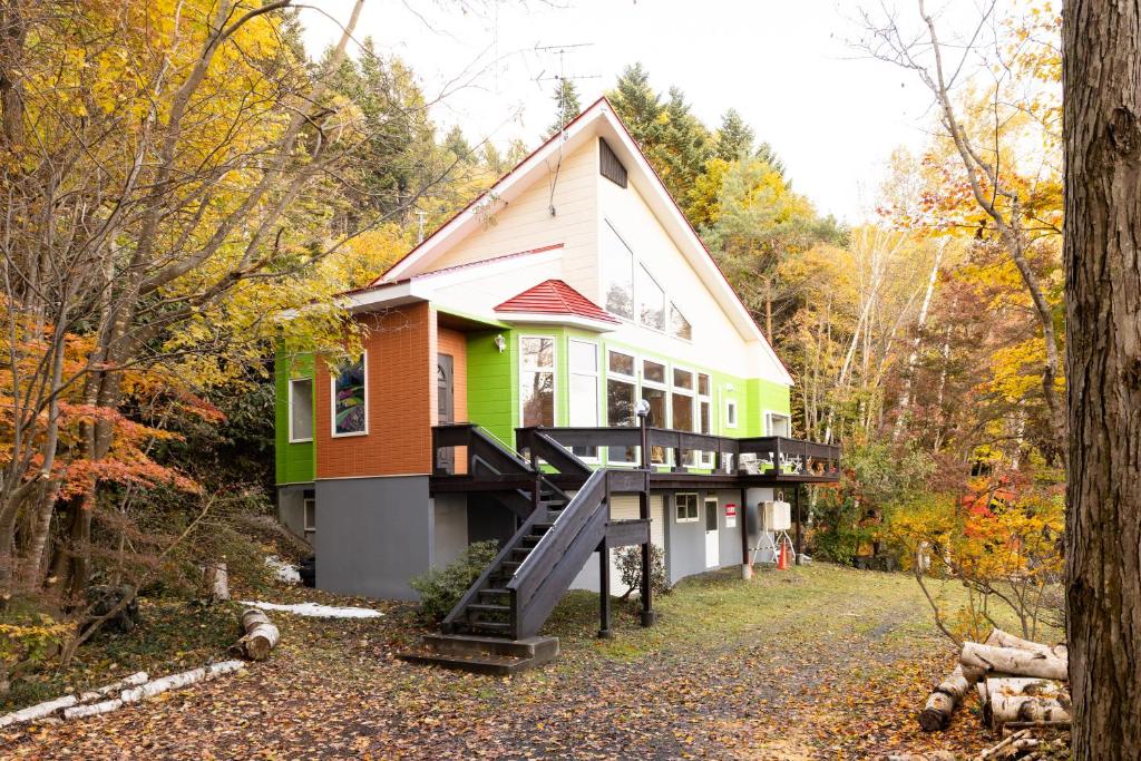 a house in the woods in the fall at The lakeview toya Shirokumanoyado in Lake Toya