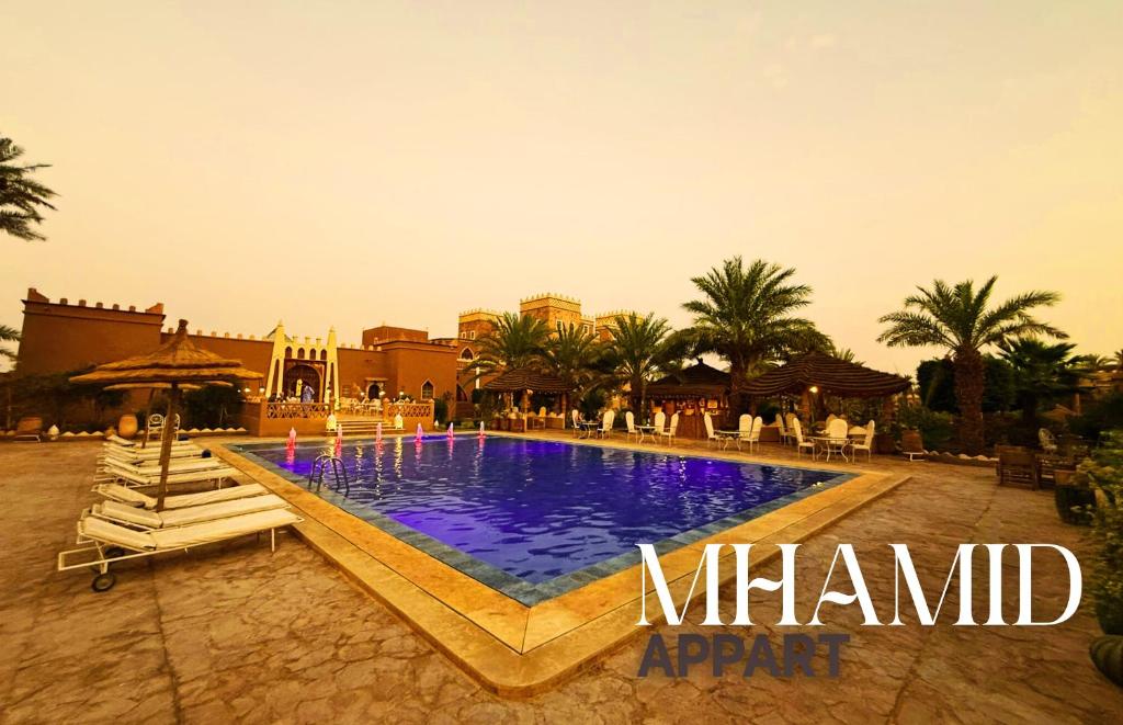Piscina de la sau aproape de mhamid hotel