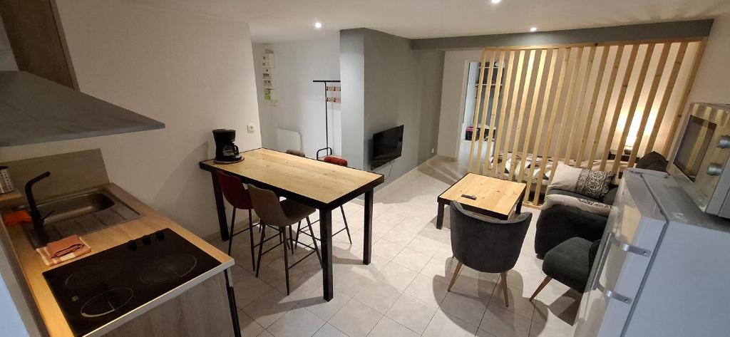 Kuchyň nebo kuchyňský kout v ubytování Le 4 - Coeur de ville