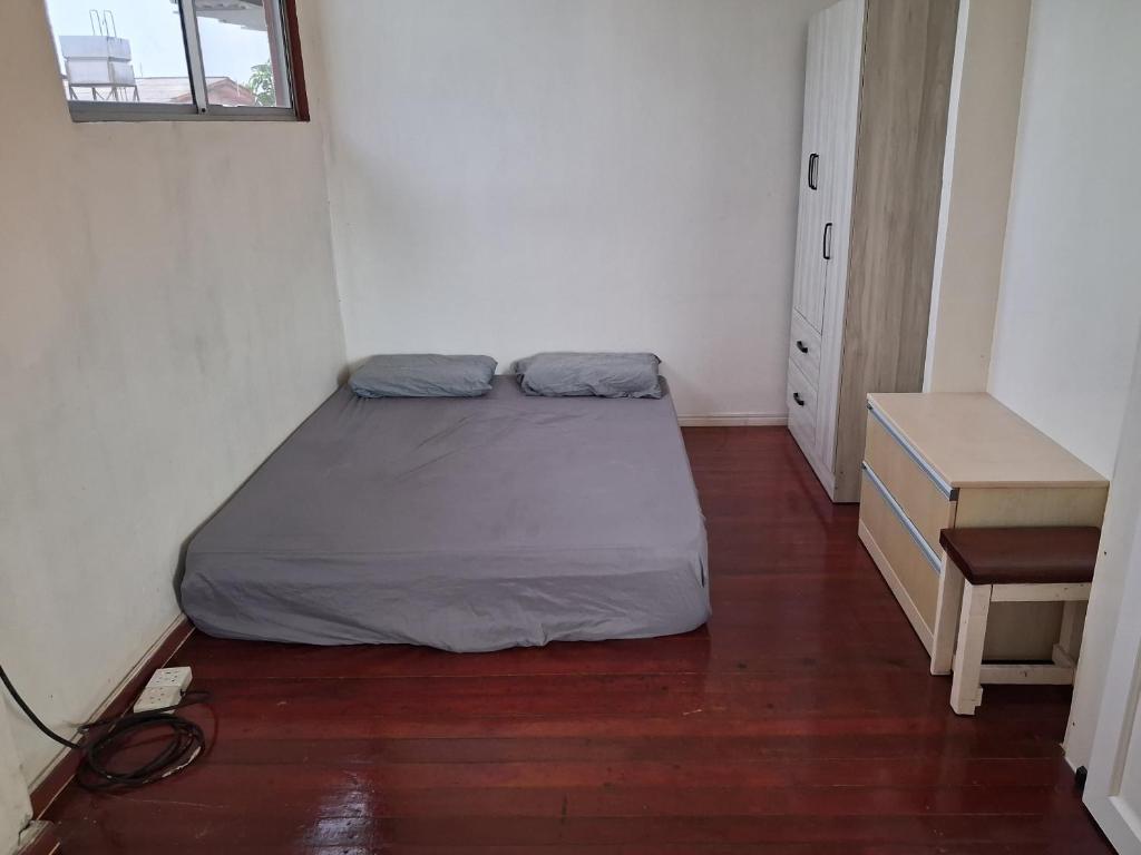 Ένα ή περισσότερα κρεβάτια σε δωμάτιο στο Taman Fortune