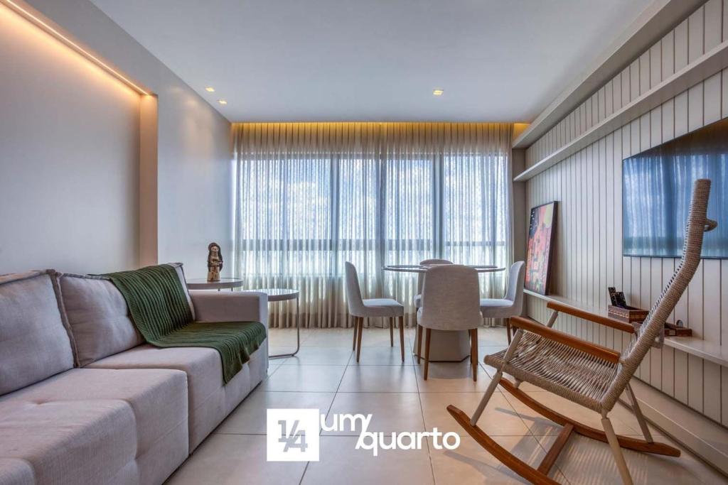 a living room with a couch and a table at Heron Marinho Flats in Campina Grande