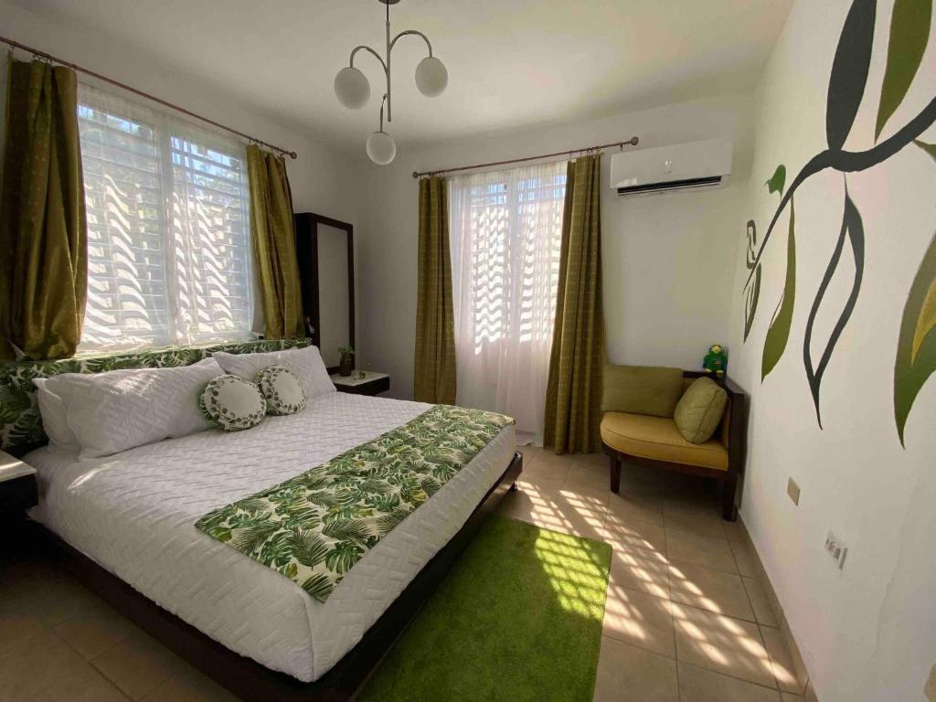 Ένα ή περισσότερα κρεβάτια σε δωμάτιο στο Rehobot MountainView-Hidden Rainforest Gem