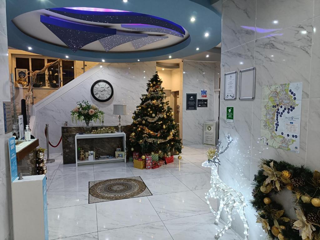 Ο χώρος του λόμπι ή της ρεσεψιόν στο Torbay Court Hotel