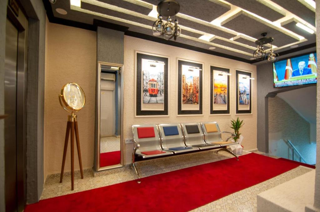 TV a/nebo společenská místnost v ubytování Laleli Suit Hotel