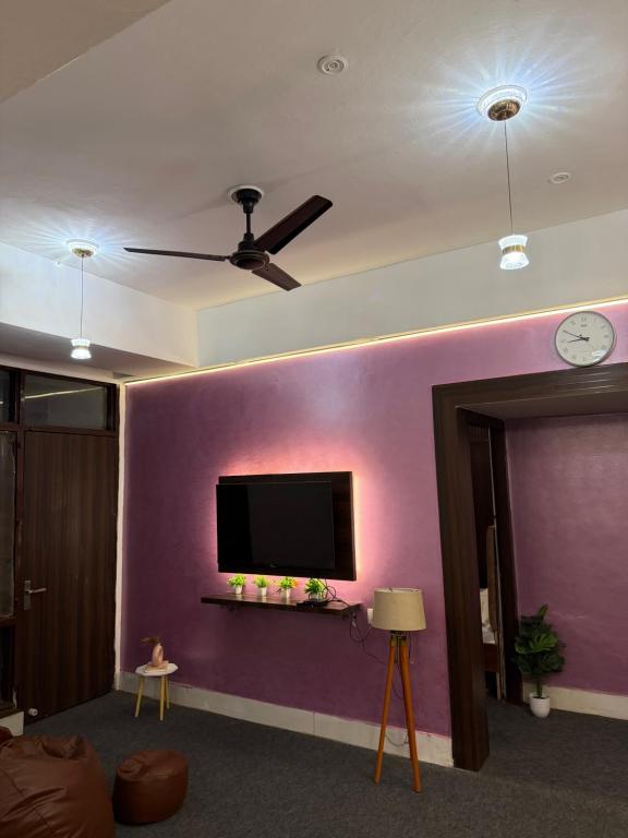 Μια τηλεόραση ή/και κέντρο ψυχαγωγίας στο Kashiva • Calm in City Center