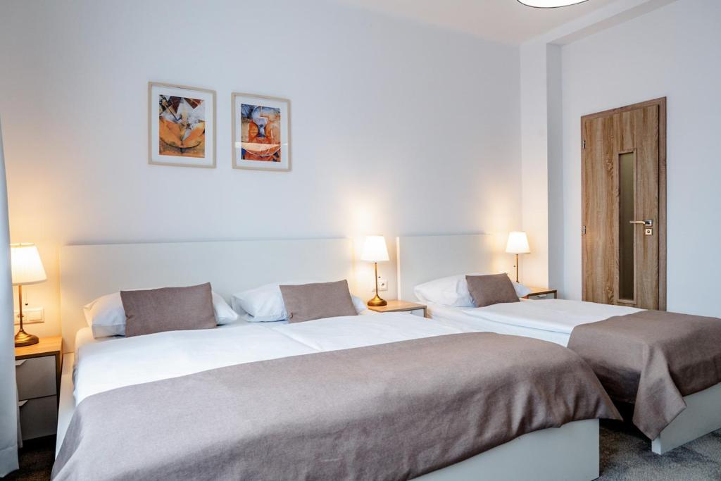 Ένα ή περισσότερα κρεβάτια σε δωμάτιο στο Petit Dependance