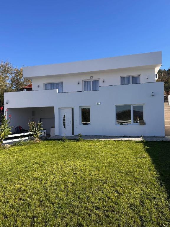 Το κτήριο όπου στεγάζεται  η βίλα