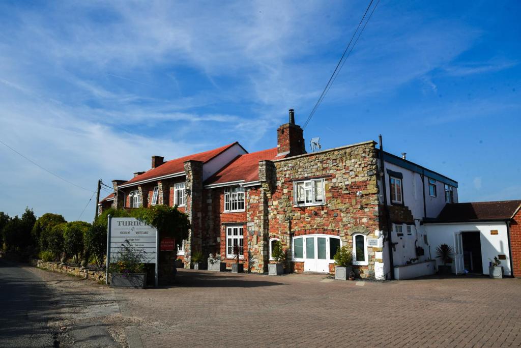 Το κτήριο όπου στεγάζεται  το ξενοδοχείο