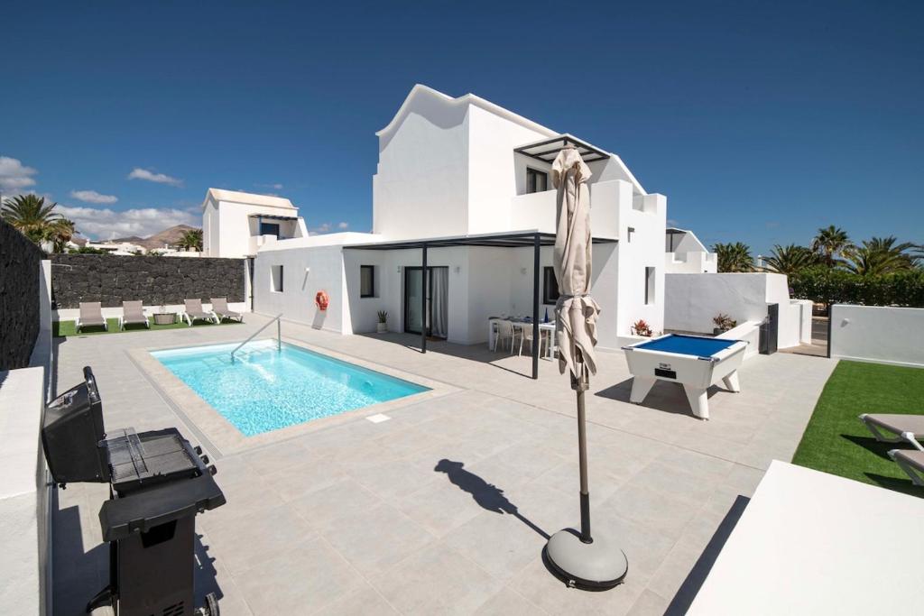 Marisa, modern 3 bed villa with AC & WIFI