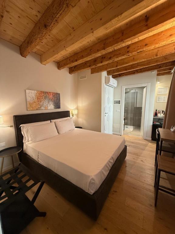 Postel nebo postele na pokoji v ubytování Malvezzi24 Boutique Rooms