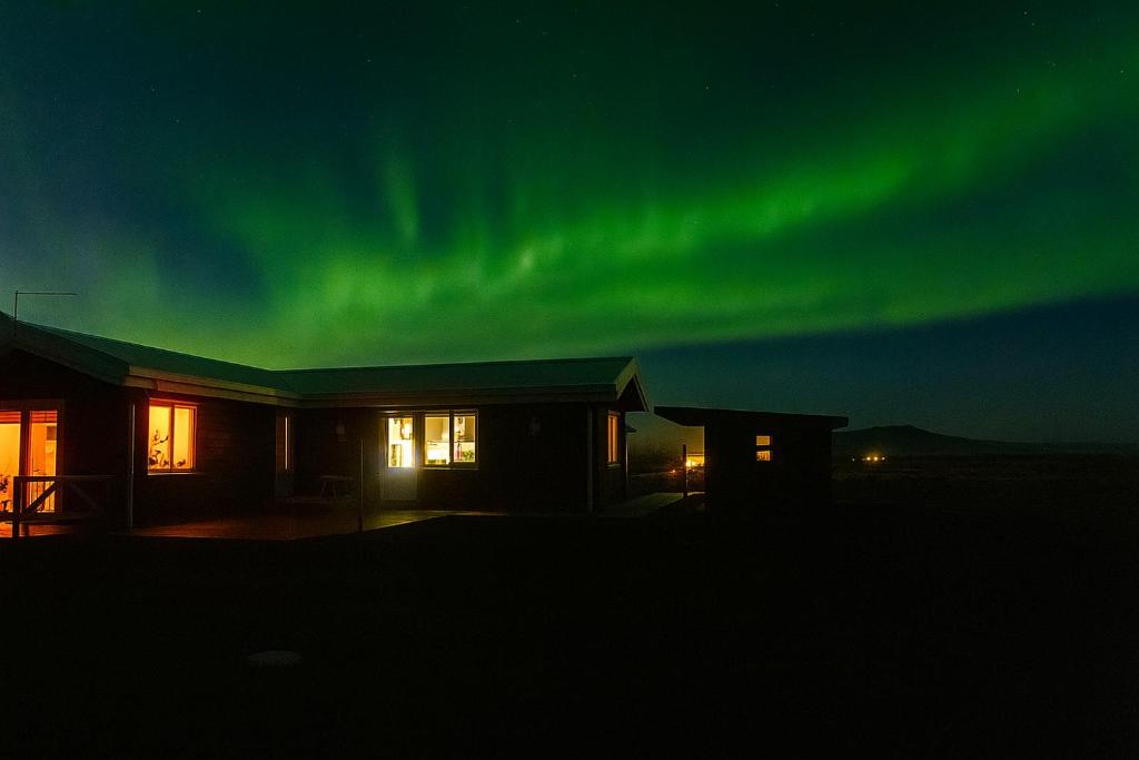 Fotografie z fotogalerie ubytování Söruhús - Cozy Apartment, Hot Tub, Peaceful Nature Setting v destinaci Hraunvellir