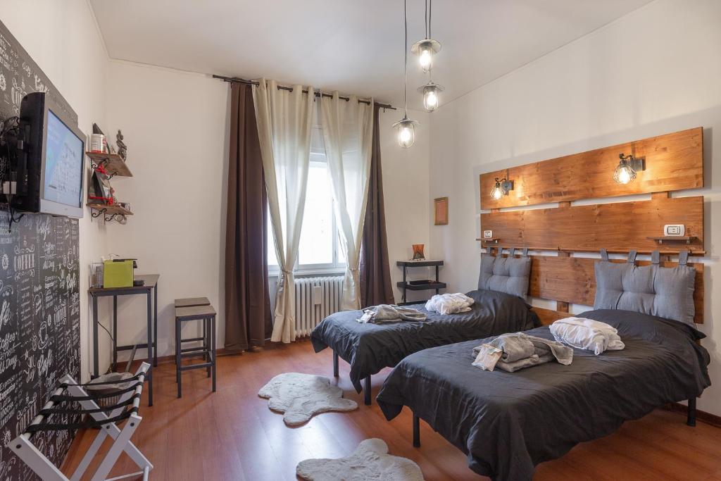 a room with two beds in a room at San Francesco Lodge&Art Hostel in Trieste