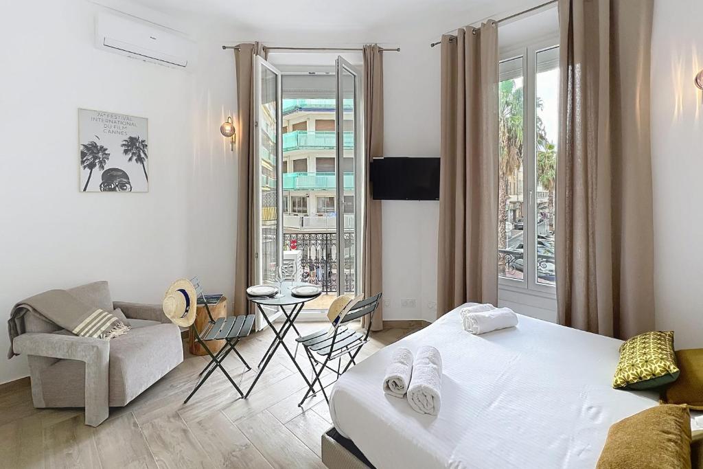 The Elegant Cannois Stylish Studio with Balcony - Cannes hyper centre