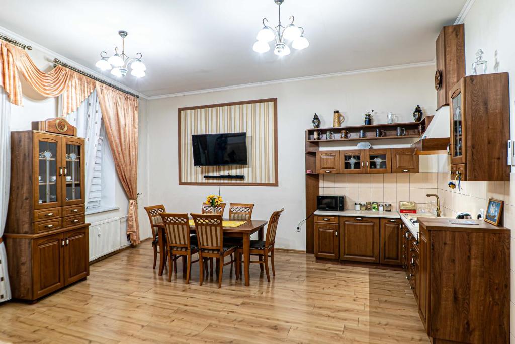 Η κουζίνα ή μικρή κουζίνα στο Apartament LUX Franciszkańska, Przemyśl