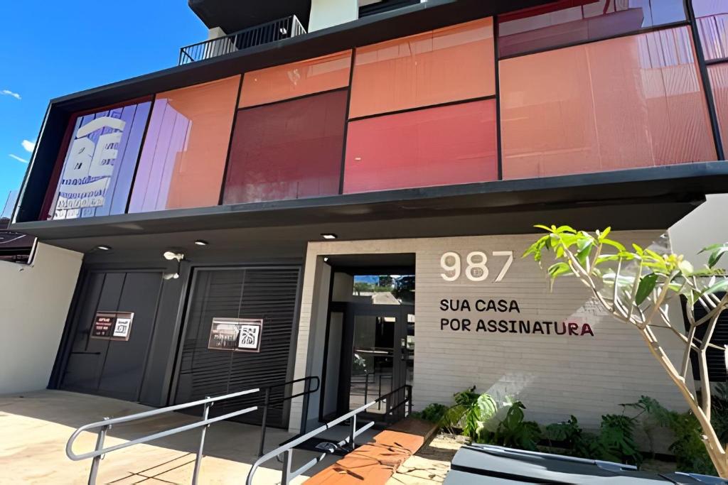 a building with a sign that reads sa casa pop assunta at Aptos 1 ou 2 quartos no Centro com Piscina e Academia in Maringá