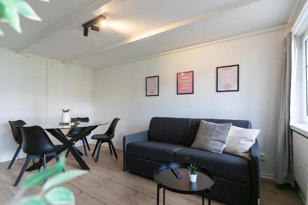 
Deluxe One-Bedroom Apartment
