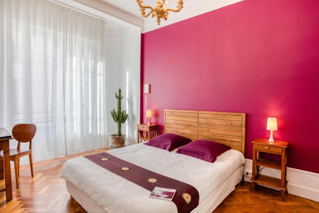 Postel nebo postele na pokoji v ubytování Chambre - Centre Nice 10 min de la plage