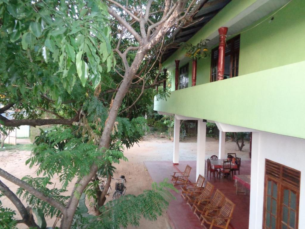 Balkón nebo terasa v ubytování Jayaru Guest House