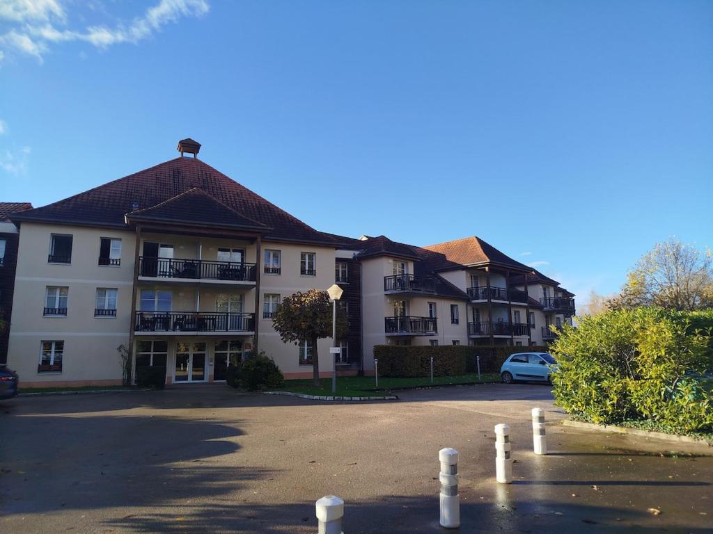 Το κτήριο όπου στεγάζεται  το διαμέρισμα