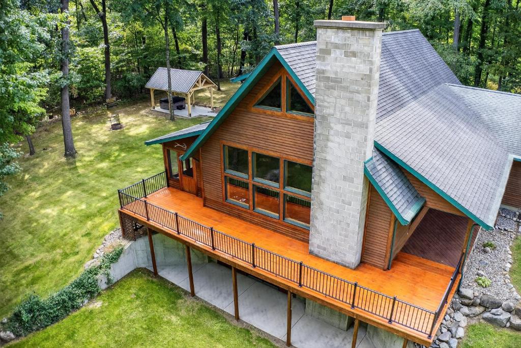an overhead view of a house with a roof at Forest Glade in Sturgis