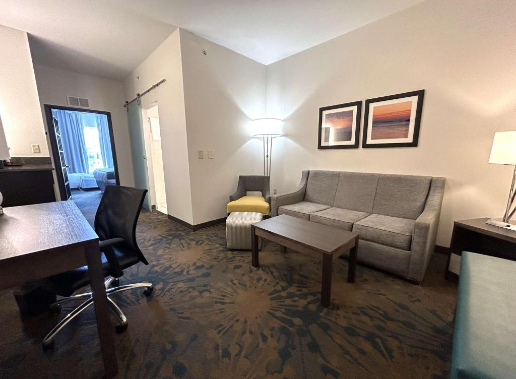Best Western Erie Inn & Suites - King Suite With Sofa Bed - Non-Smoking