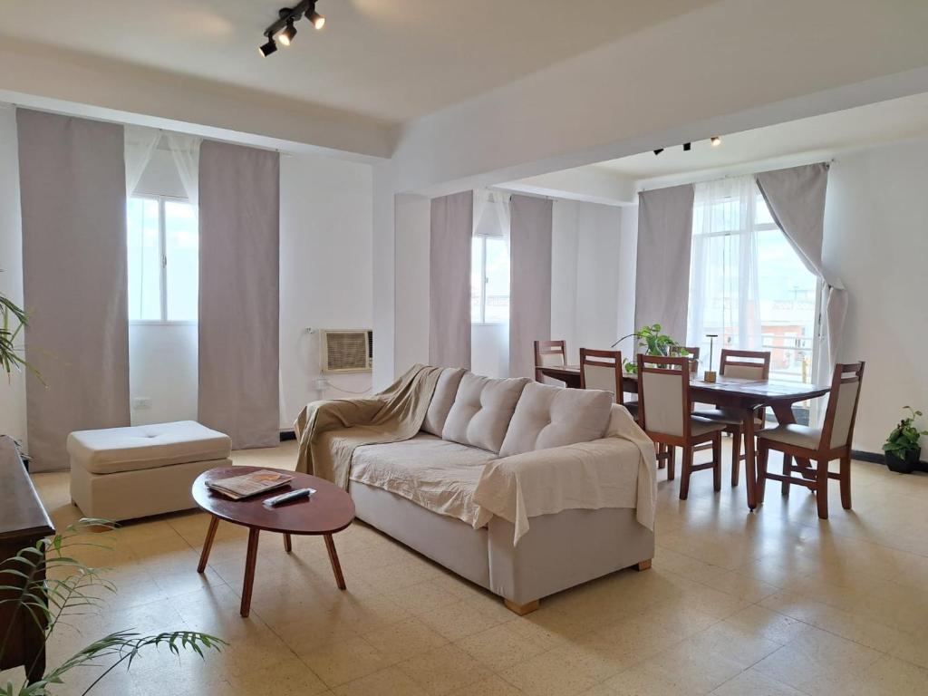 a living room with a couch and a table at Microcentro - 4 Personas - 2 dormitorios - Cochera in Santiago del Estero