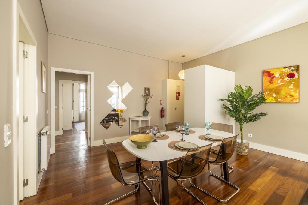 Cardosas Square Living