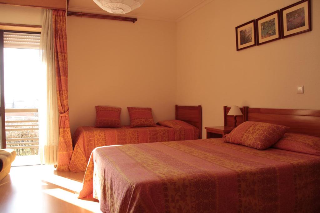 Postel nebo postele na pokoji v ubytování Residencial Dom Manuel