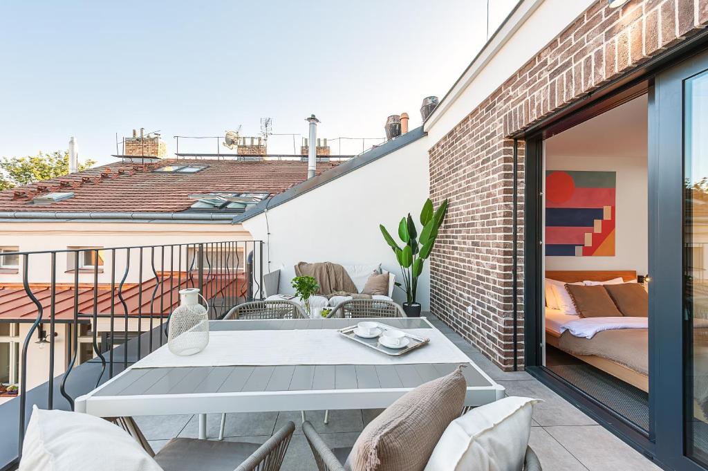 Turnkey I Henry's Tower Apartments - 13