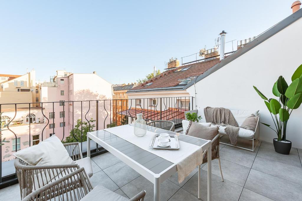 Turnkey I Henry's Tower Apartments - 11