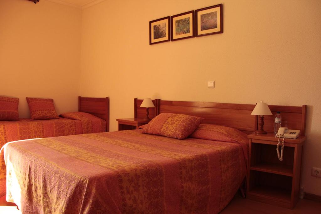 Postel nebo postele na pokoji v ubytování Residencial Dom Manuel