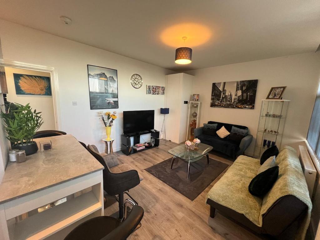 a living room with a couch and a table at 2 Bedroom Flat Sun in town Center Wellingborough in Wellingborough