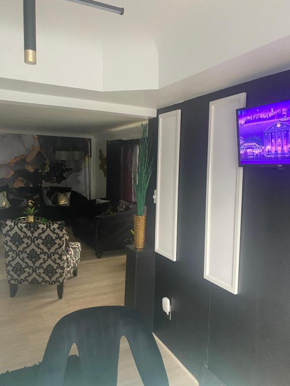 TV/Unterhaltungsangebot in der Unterkunft Stunting Sunburst Peaceful Palace