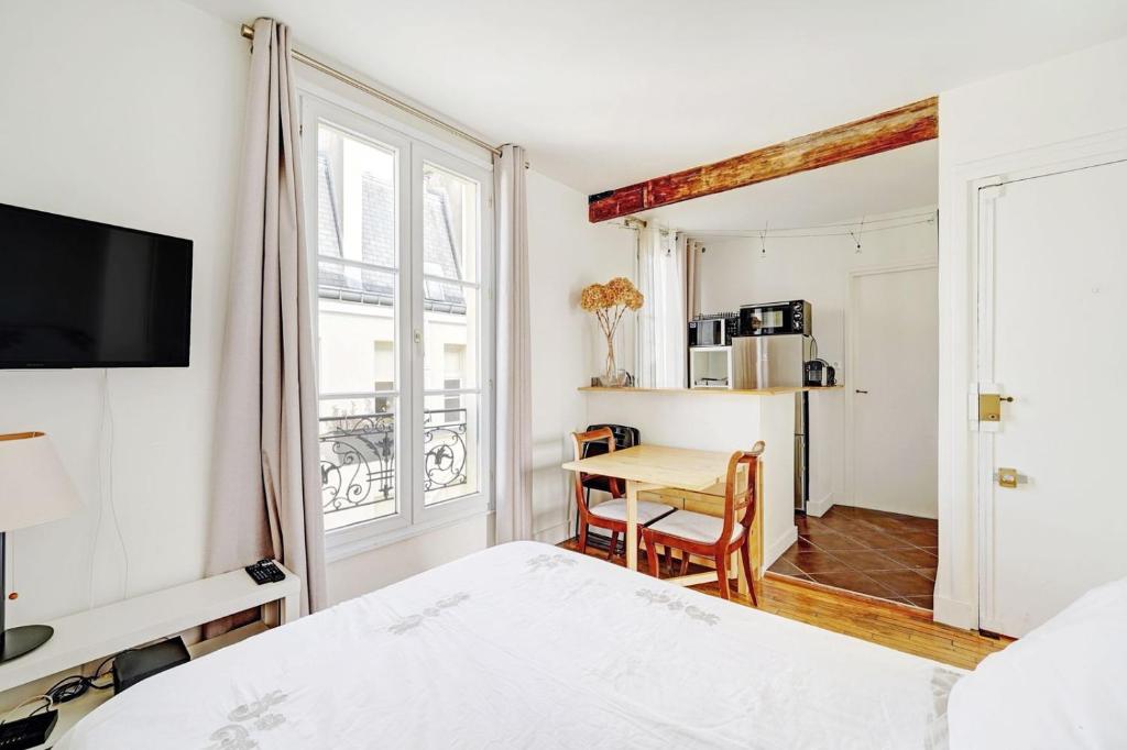 Llit o llits en una habitació de INVALIDES - TOUR EIFFEL