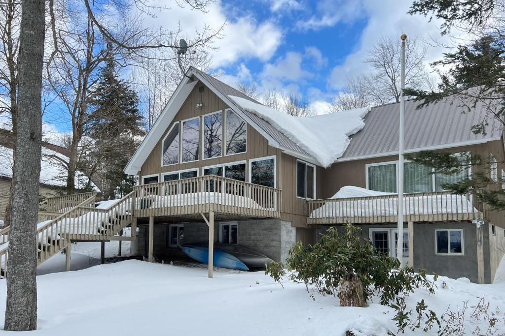 6 Mi to Ski Slopes Oak View Lakefront Home! v zimě