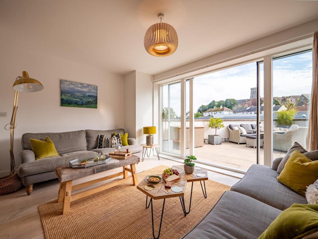 Et opholdsområde på Beachstone, Stylish Creekside Luxury Home