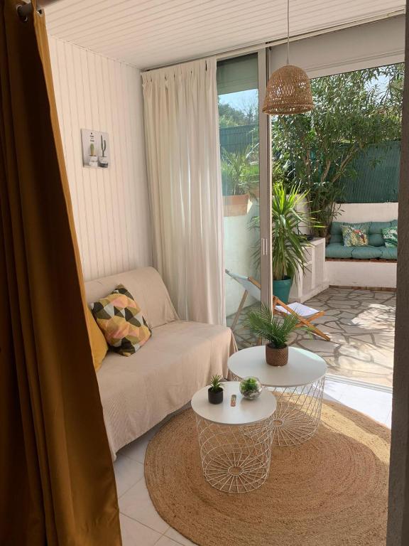 Bright studio with small terrace